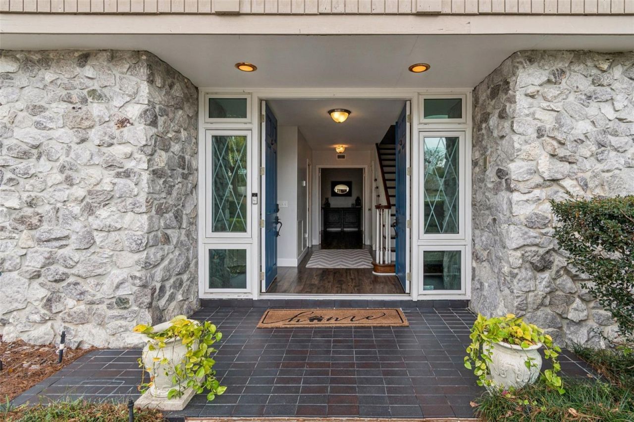 11713 Phoenix Circle, Tampa, FL 33618 Photo