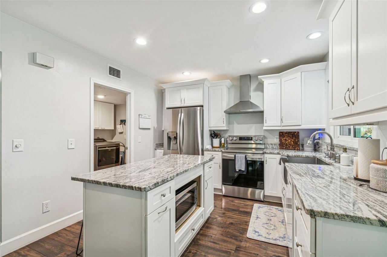 11713 Phoenix Circle, Tampa, FL 33618 Photo