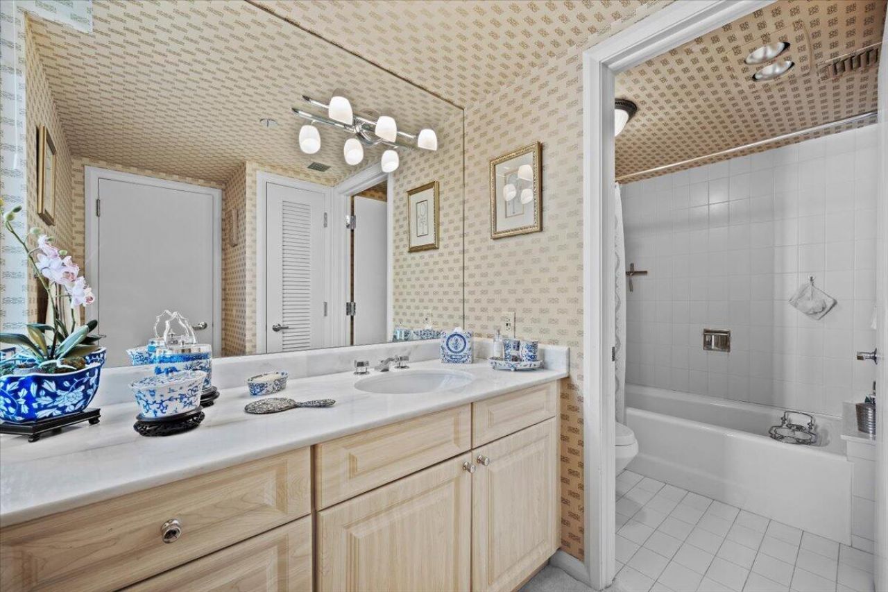 100 Lakeshore Drive, Unit 258, North Palm Beach, FL 33408 Photo