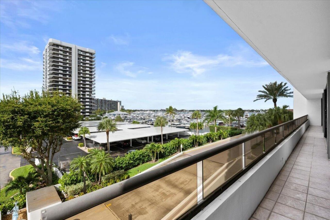 100 Lakeshore Drive, Unit 258, North Palm Beach, FL 33408 Photo