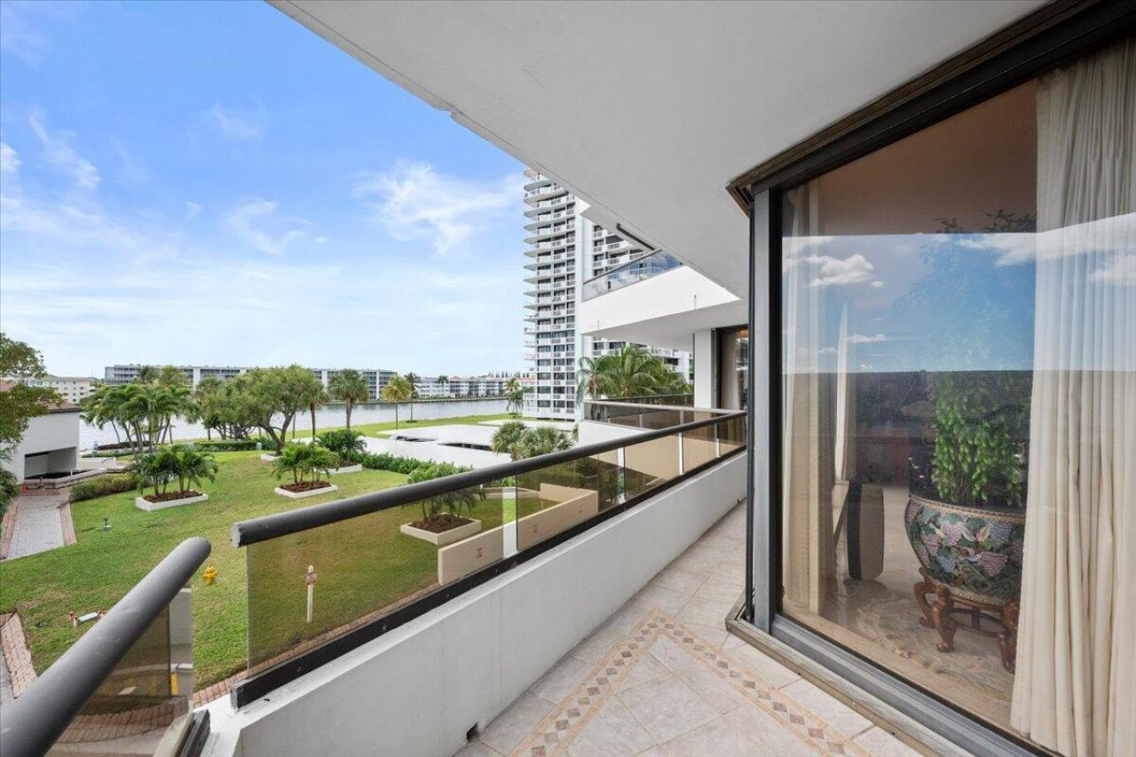 100 Lakeshore Drive, Unit 258, North Palm Beach, FL 33408 Photo