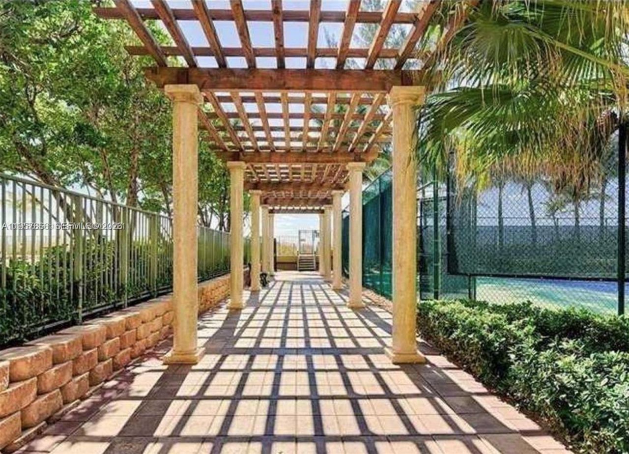 2080 S Ocean Dr, Unit 303, Hallandale Beach, FL 33009 Photo