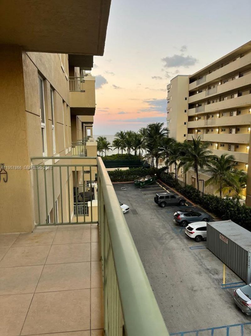 2080 S Ocean Dr, Unit 303, Hallandale Beach, FL 33009 Photo