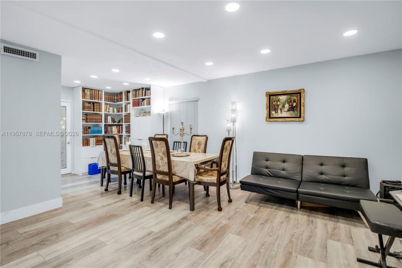 7302 NW 65th St, Tamarac, FL 33321 Photo