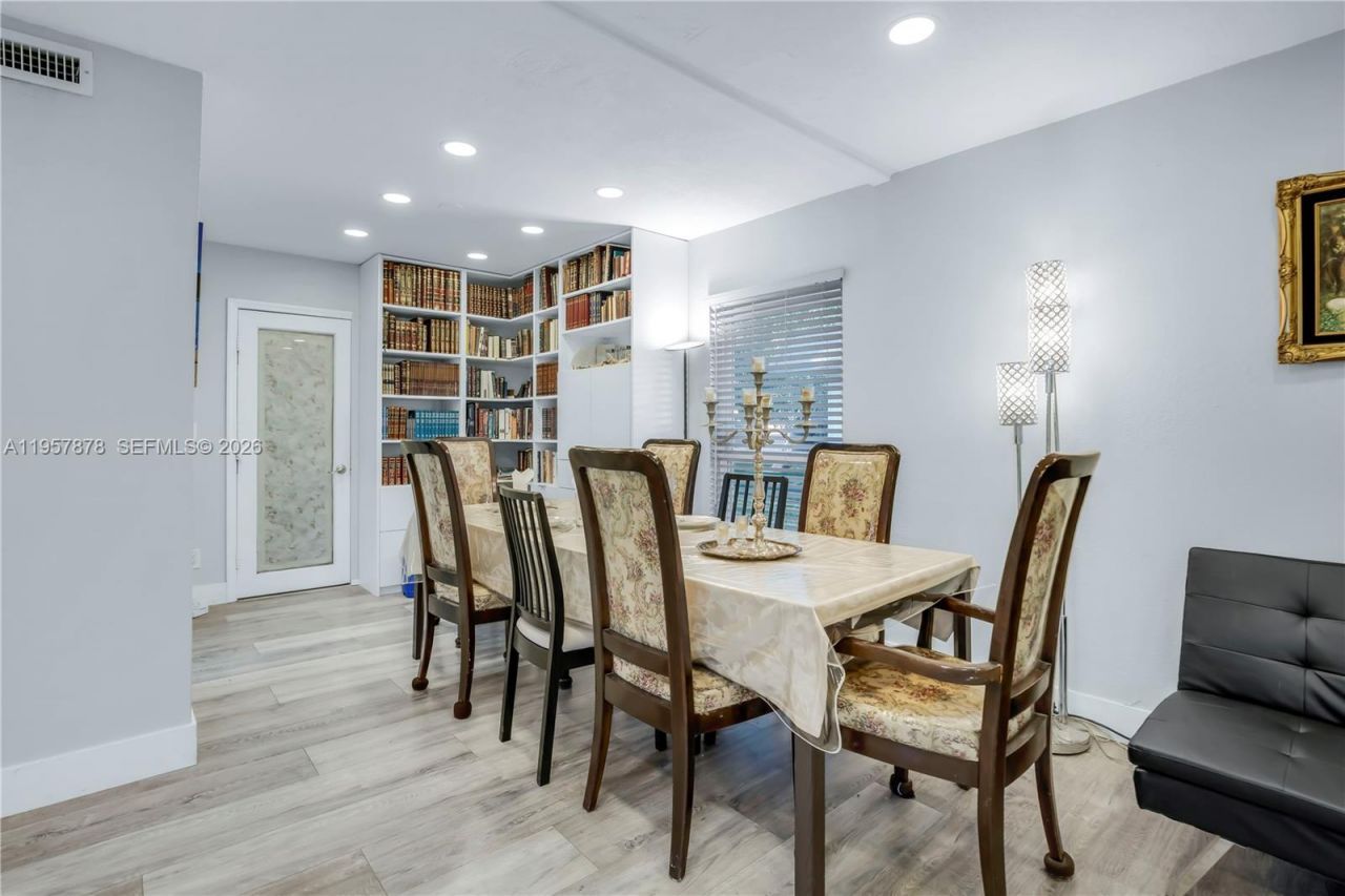 7302 NW 65th St, Tamarac, FL 33321 Photo