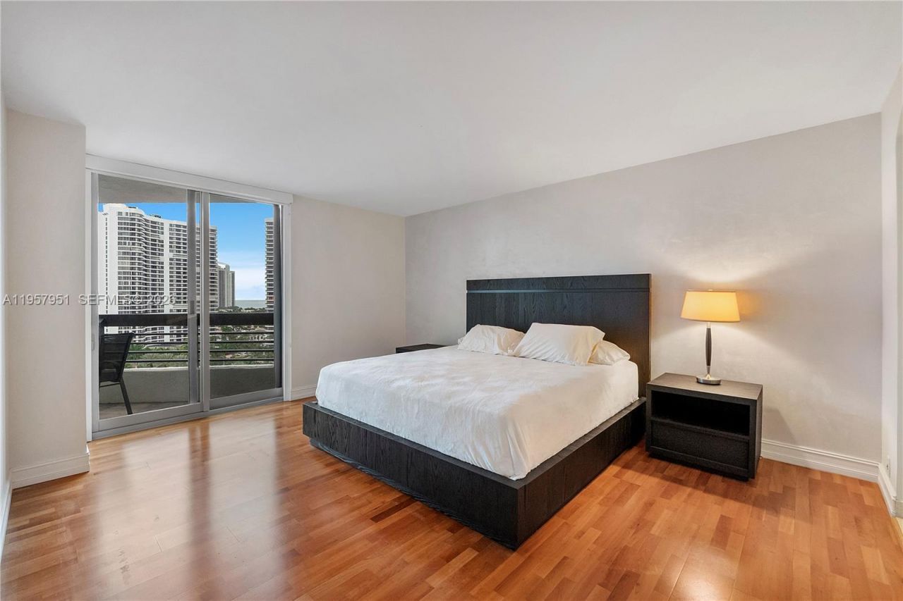 3500 Mystic Pointe Dr, Unit 1407, Aventura, FL 33180 Photo