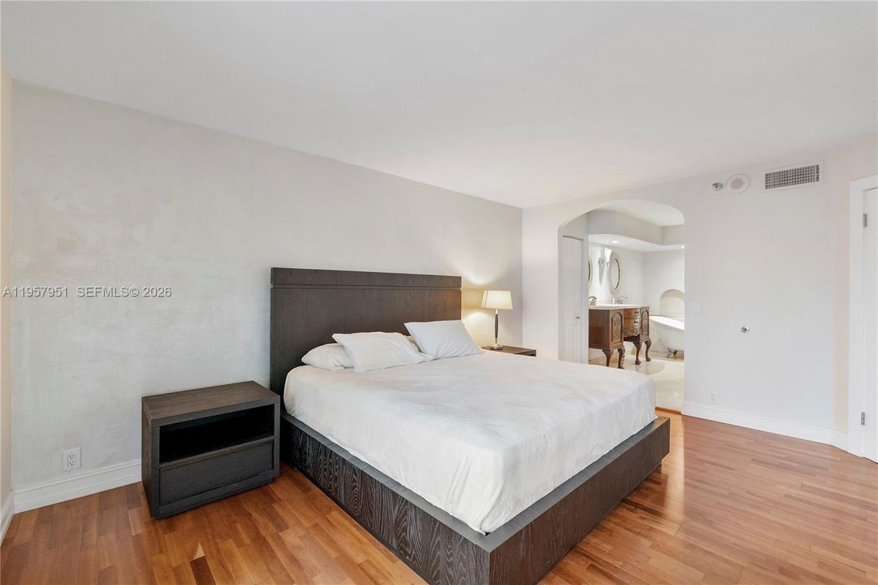 3500 Mystic Pointe Dr, Unit 1407, Aventura, FL 33180 Photo