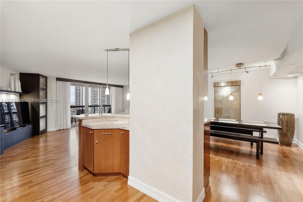 3500 Mystic Pointe Dr, Unit 1407, Aventura, FL 33180 Photo