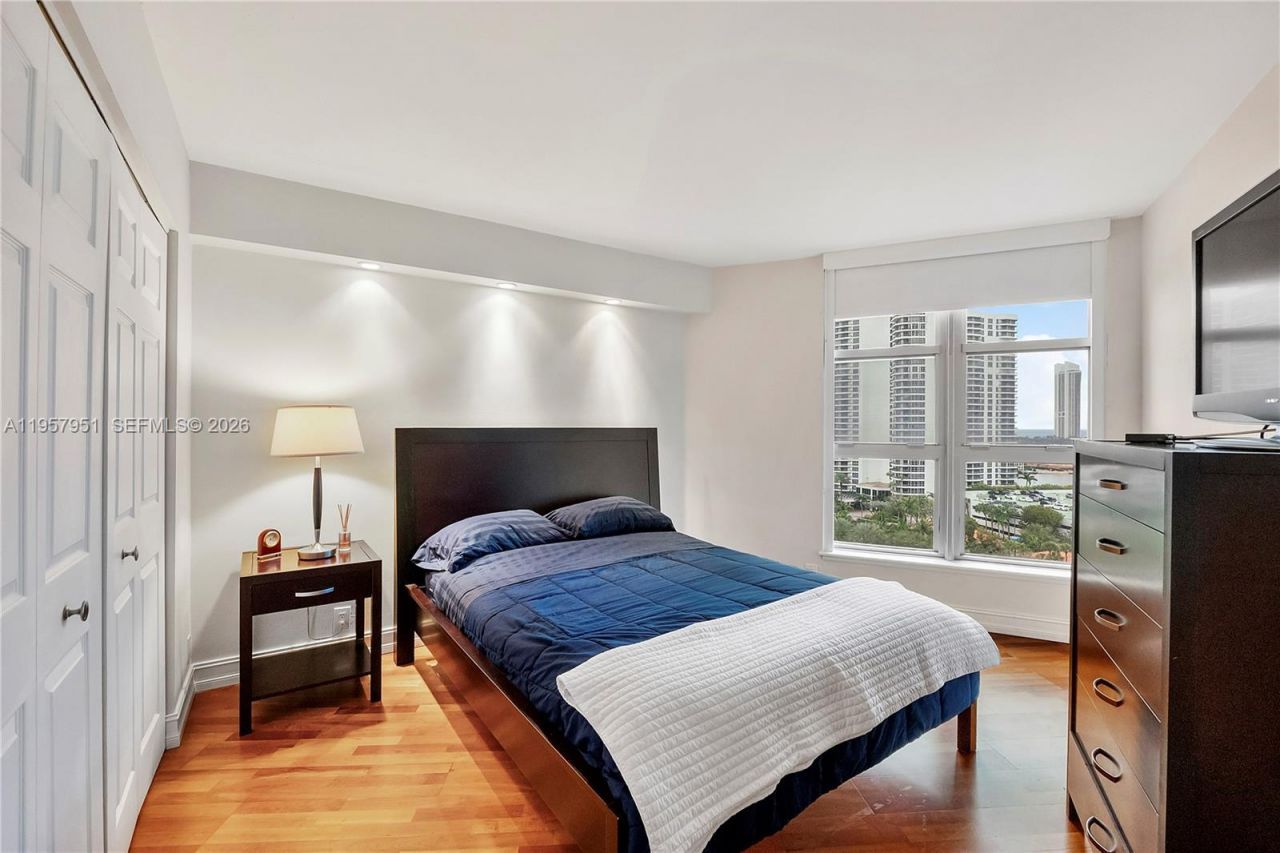 3500 Mystic Pointe Dr, Unit 1407, Aventura, FL 33180 Photo