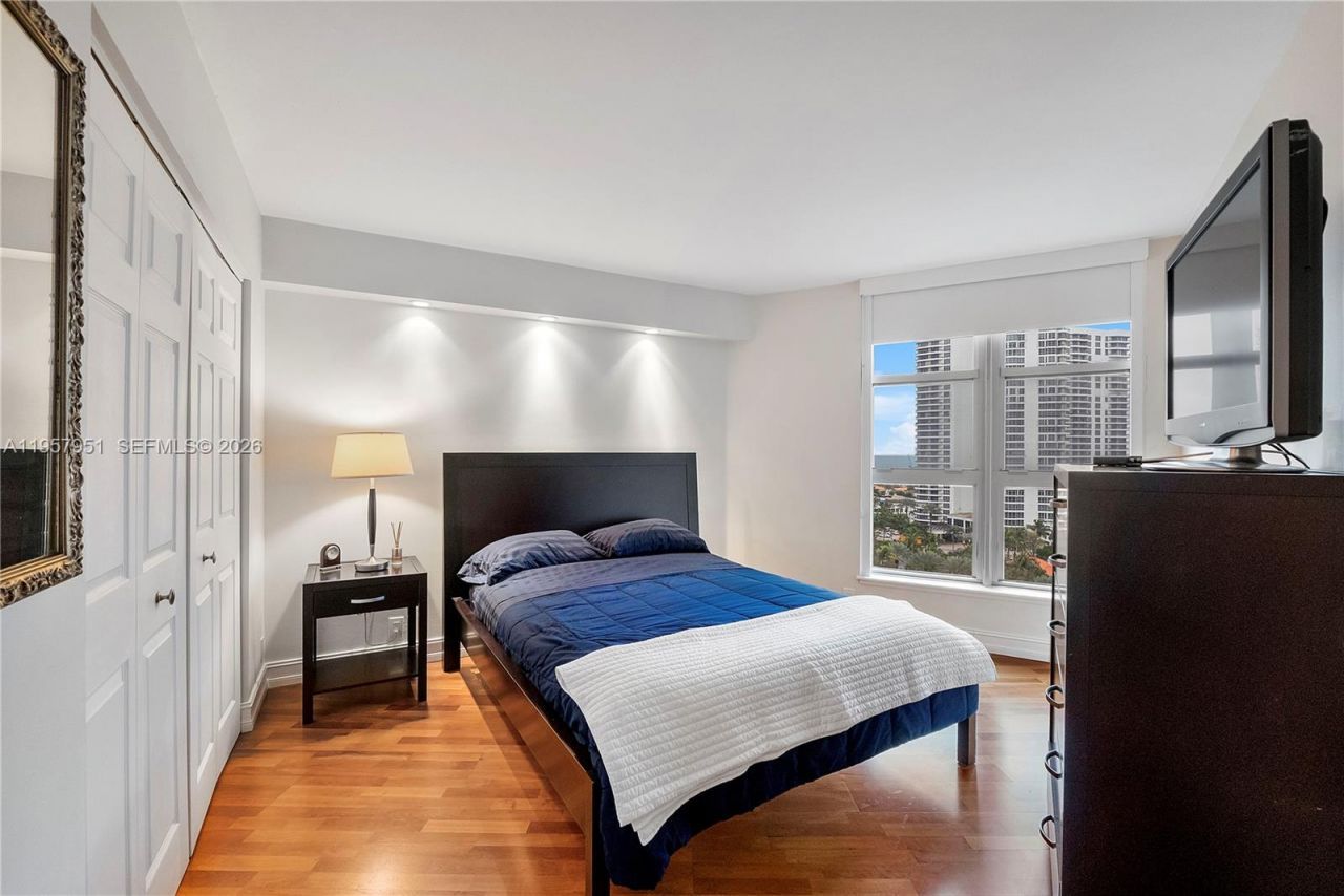 3500 Mystic Pointe Dr, Unit 1407, Aventura, FL 33180 Photo