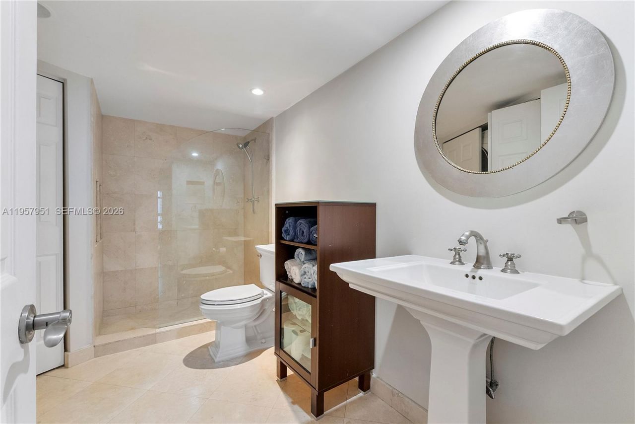 3500 Mystic Pointe Dr, Unit 1407, Aventura, FL 33180 Photo