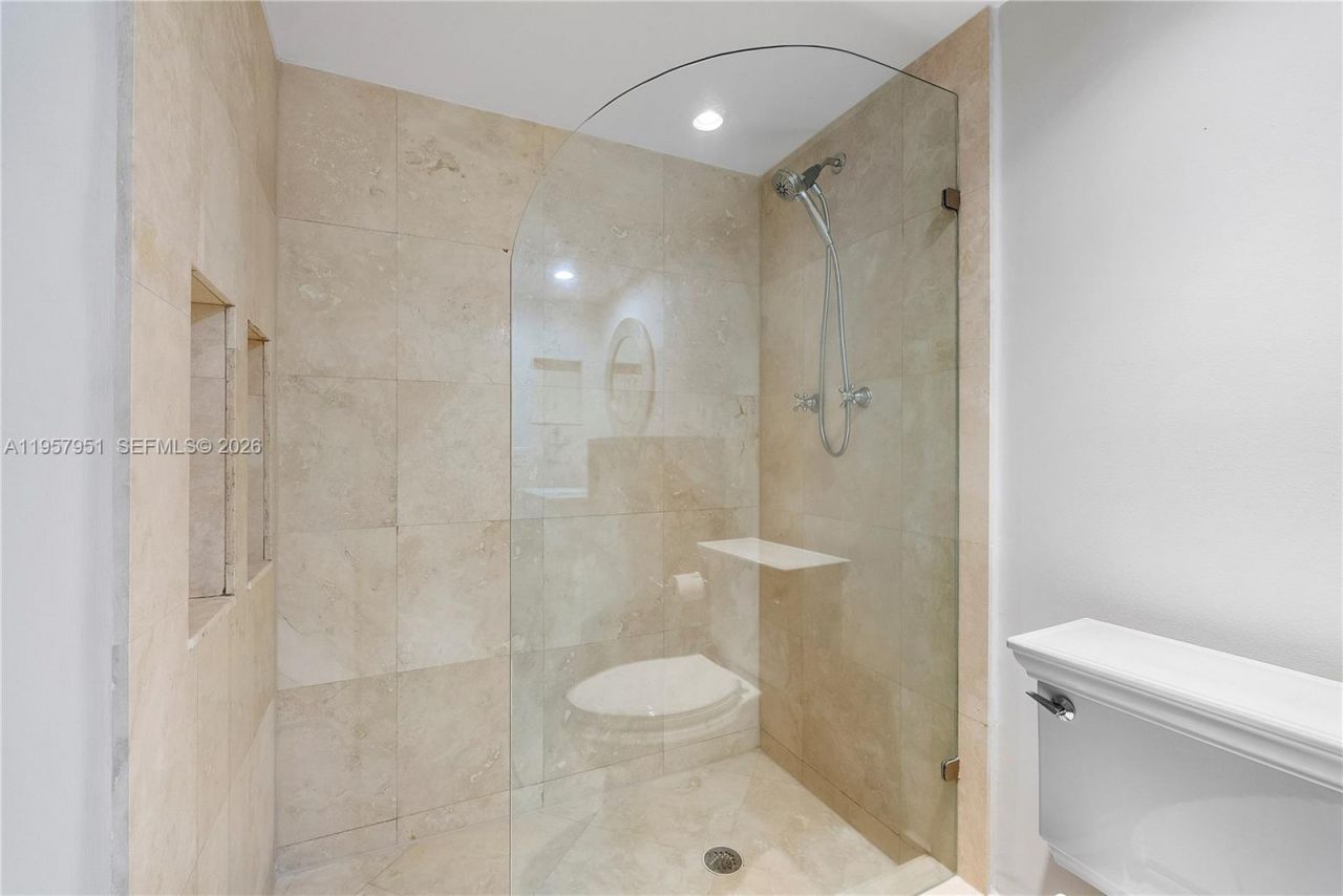 3500 Mystic Pointe Dr, Unit 1407, Aventura, FL 33180 Photo