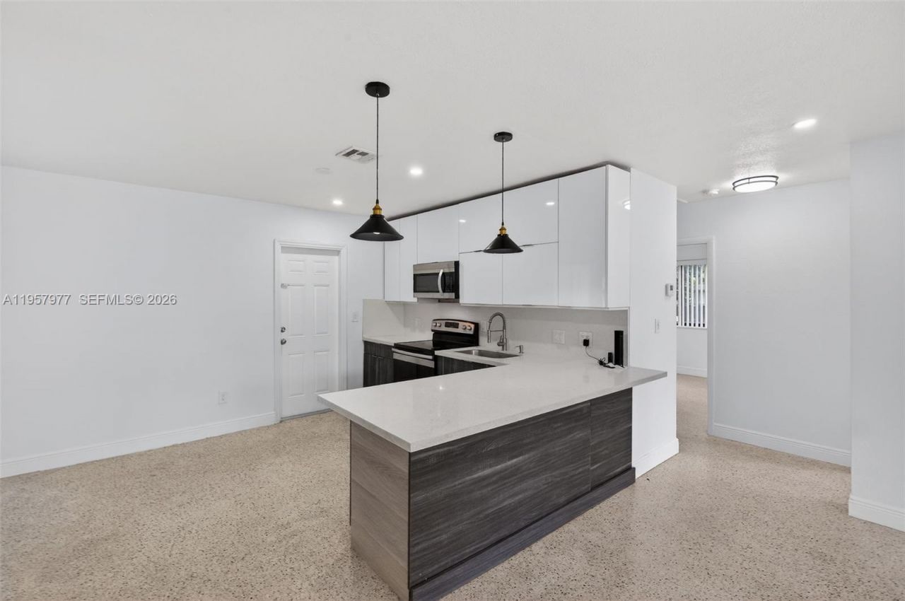 4727 NW 4th St, Unit 4727, Miami, FL 33126 Photo