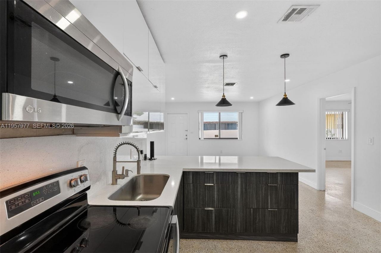 4727 NW 4th St, Unit 4727, Miami, FL 33126 Photo