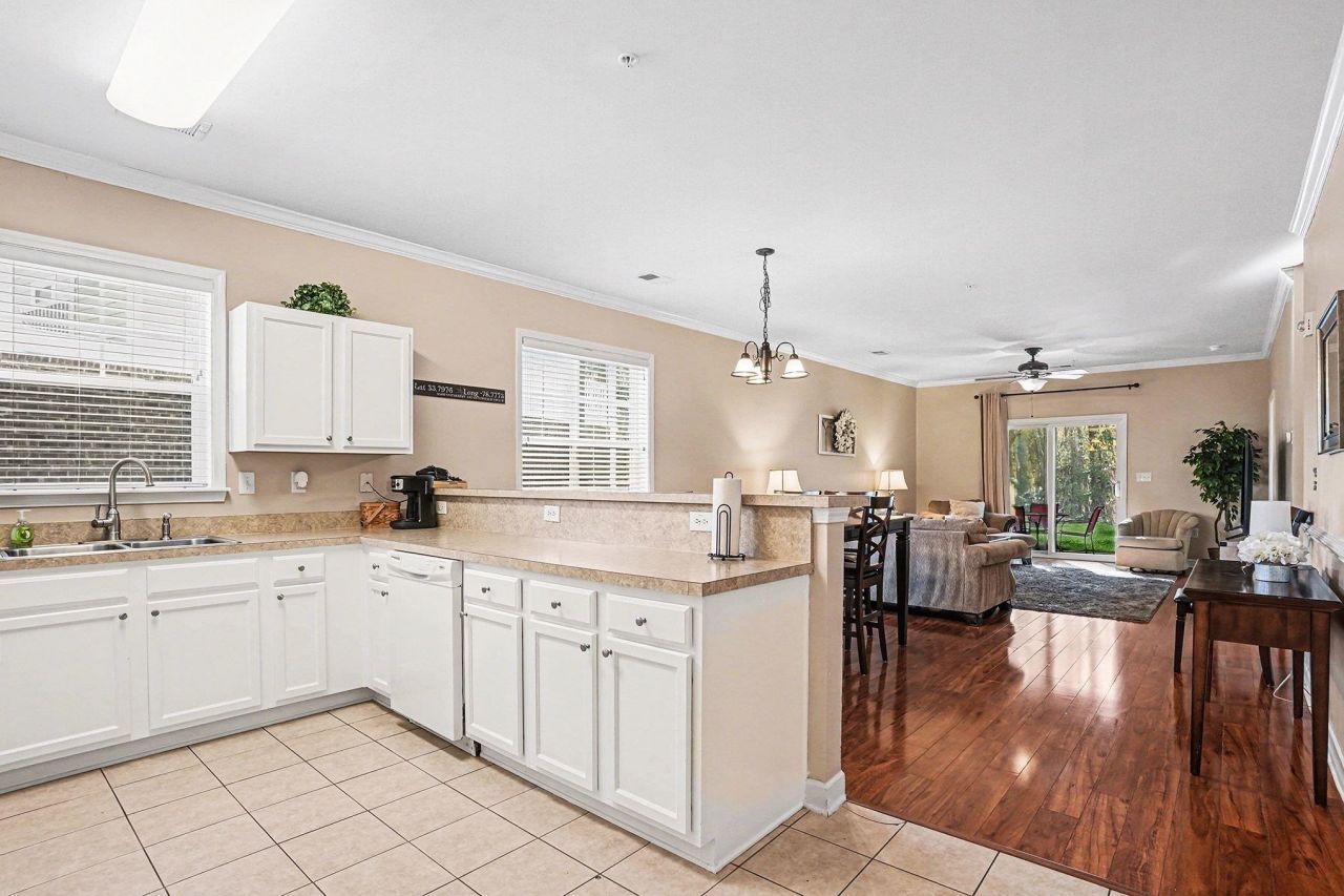 6253 Catalina Dr. Photo 10