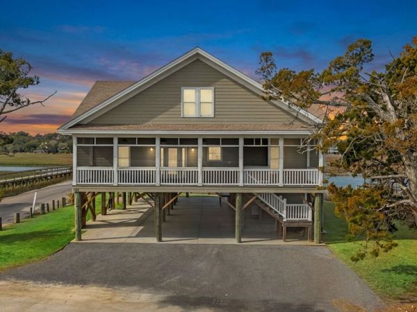187 Myrtle Ave., Pawleys Island, SC 29585