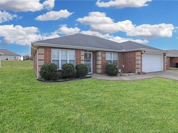 1722 Sunset Drive, Warrensburg, MO 64093