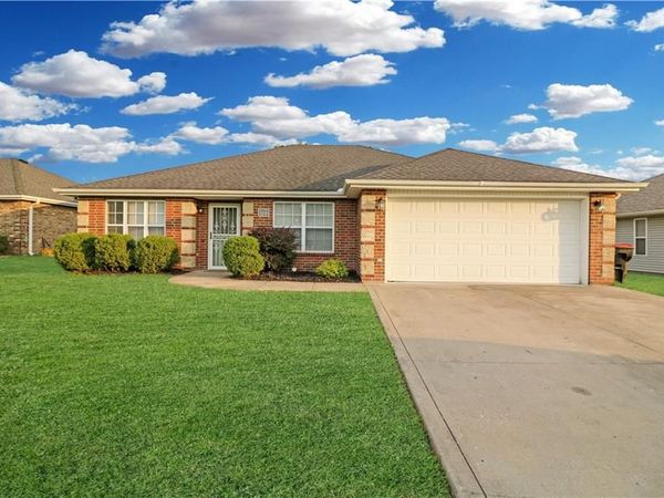 1722 Sunset Drive, Warrensburg, MO 64093