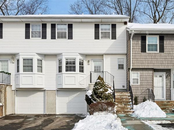 137 Woodlake Drive W, Woodbury, NY 11797