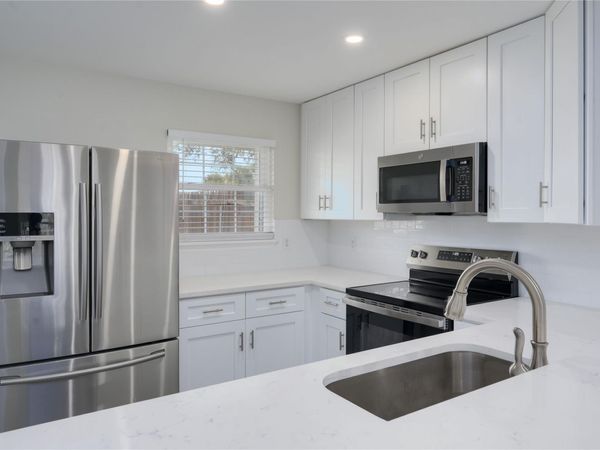 15302 Cavalier Canyon DR, Unit B, Lakeway, TX 78734