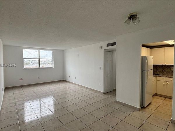 666 W 81st St , Unit 304, Hialeah, FL 33014