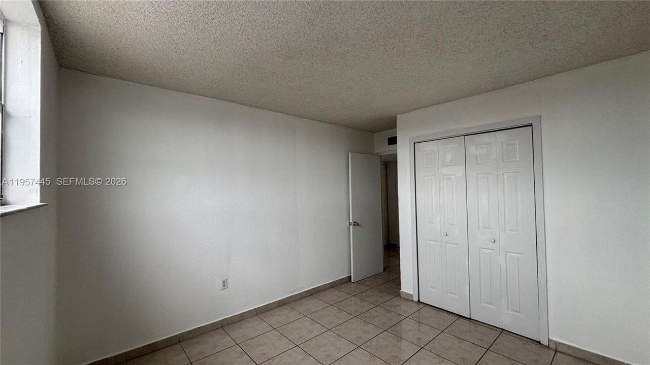 666 W 81st St , Unit 304, Hialeah, FL 33014 Photo