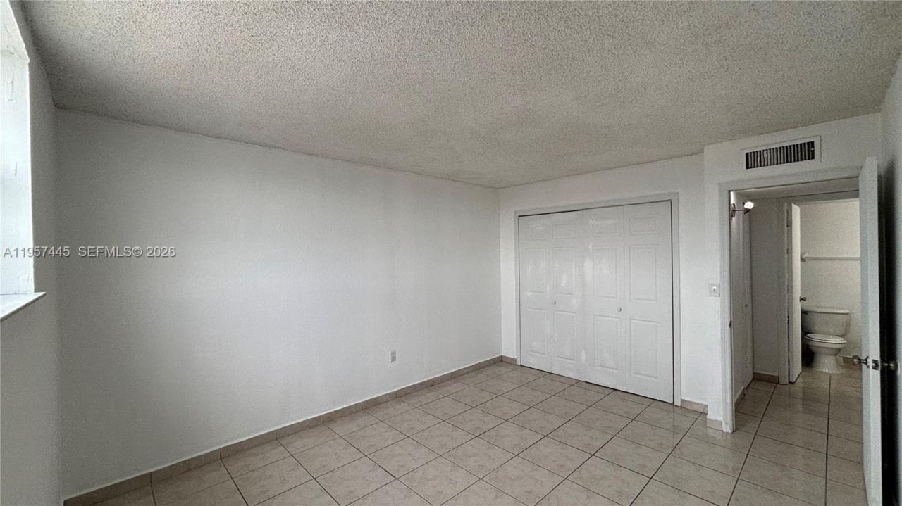 666 W 81st St , Unit 304, Hialeah, FL 33014 Photo