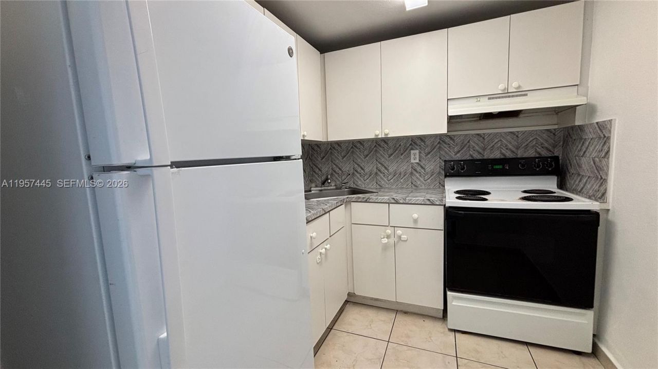 666 W 81st St , Unit 304, Hialeah, FL 33014 Photo