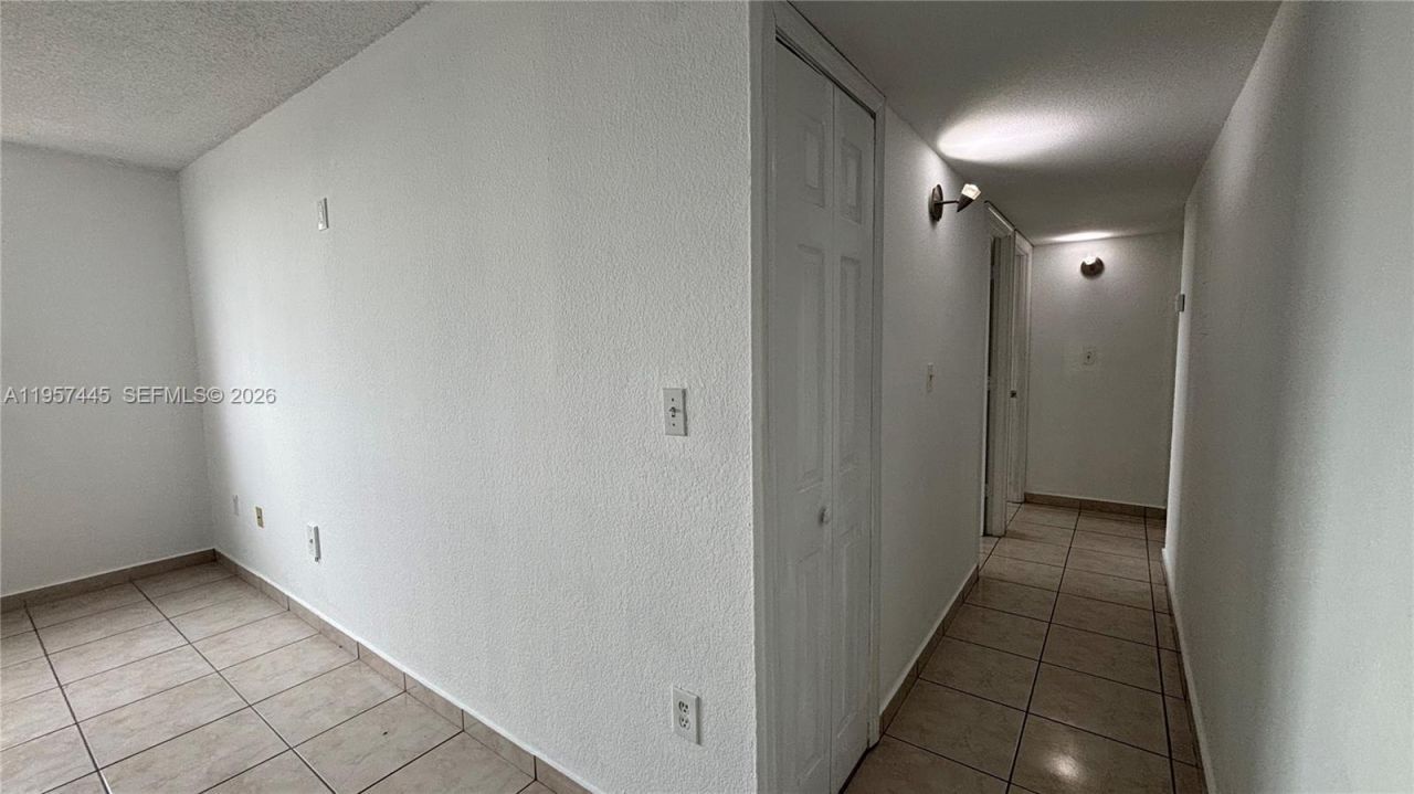 666 W 81st St , Unit 304, Hialeah, FL 33014 Photo
