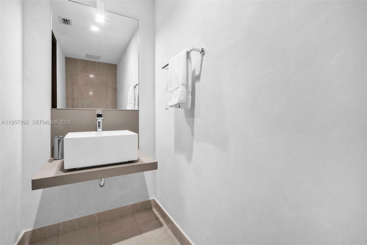 1000 Brickell Plz, Unit 3112, Miami, FL 33131 Photo