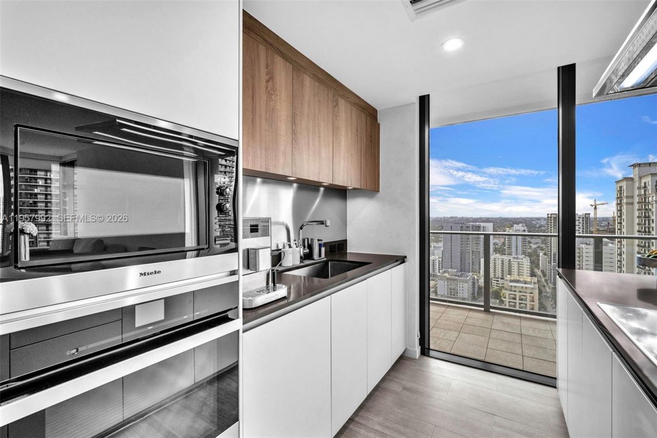 1000 Brickell Plz, Unit 3112, Miami, FL 33131 Photo