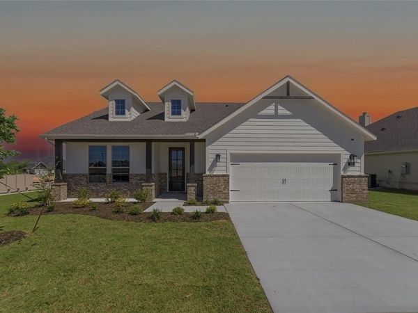 1221 Sabine River Lane, Springtown, TX 76082