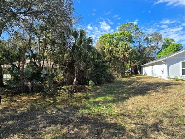 2445 87th Court, Vero Beach, FL 32966