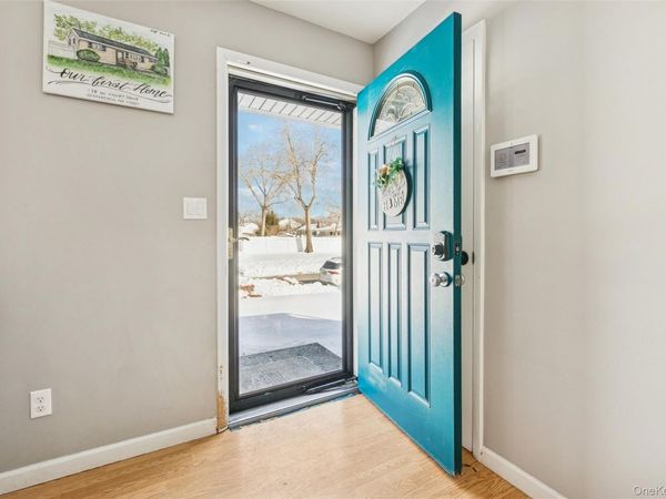 18 W Court Drive , Centereach, NY 11720