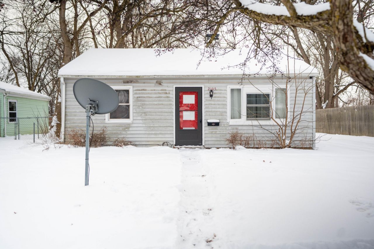 2105 Mary Avenue, Lansing, MI 48910 Main Photo