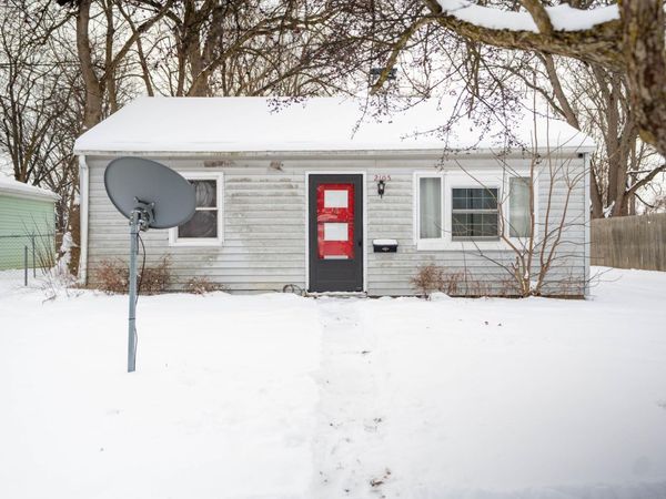 2105 Mary Avenue, Lansing, MI 48910