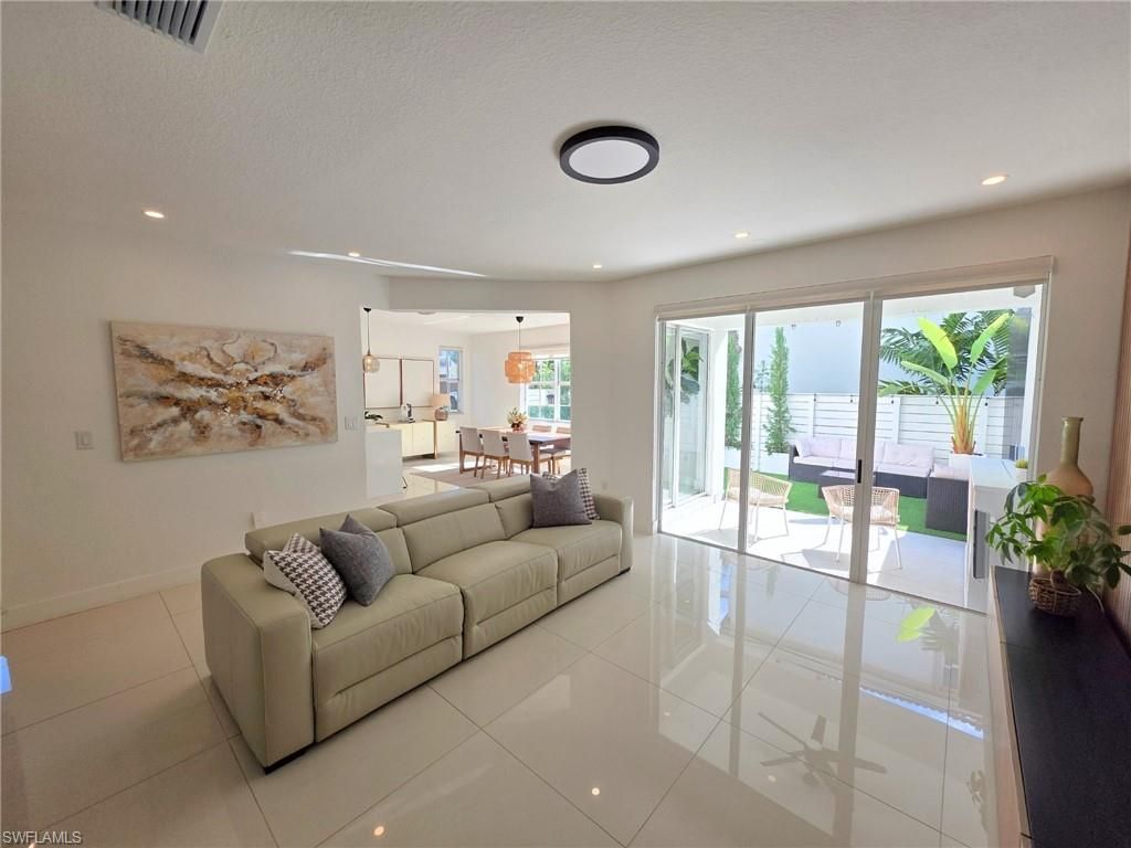 10820 NW 85th Ter, Miami, FL 33178 Photo