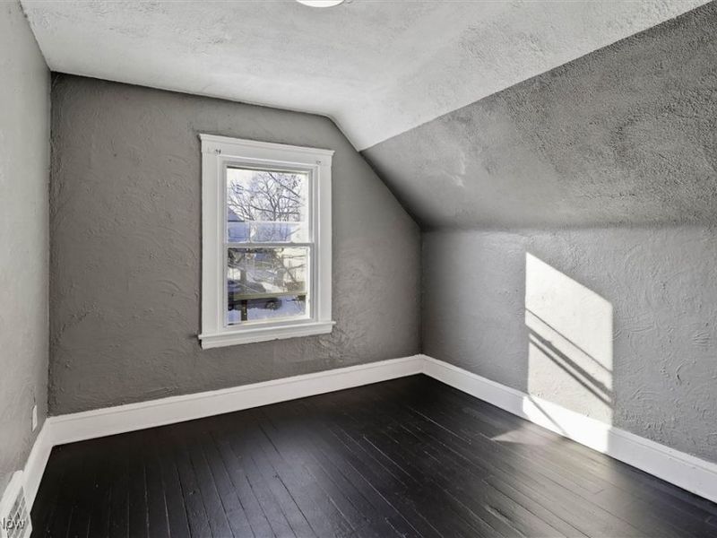 4002 Ardmore Avenue, Cleveland, OH 44109 Photo 27