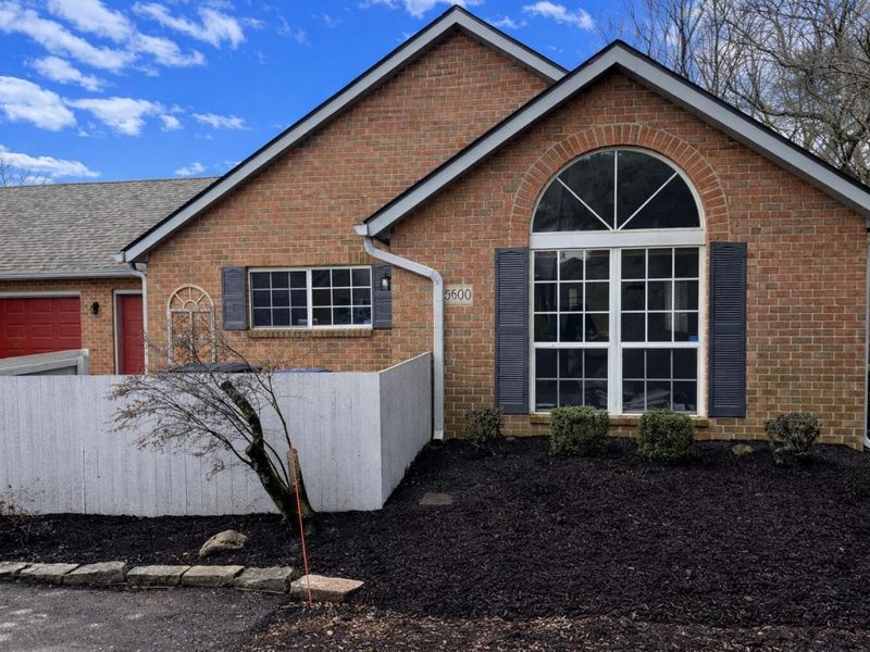 5600 Blendon View Court, Columbus, OH 43230 Photo 2