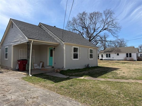 513 Allen Avenue, Bonham, TX 75418