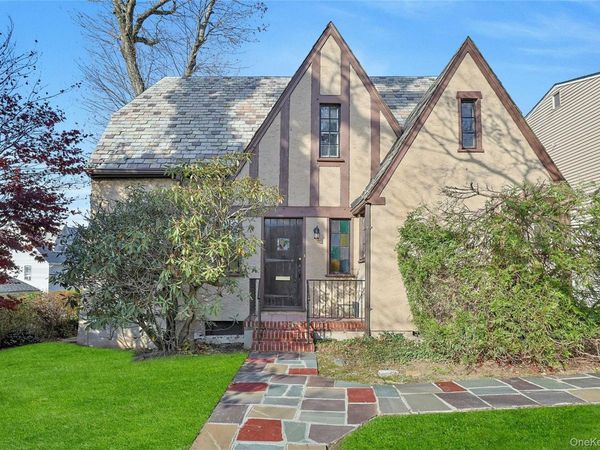 19 Surrey Lane, Yonkers, NY 10710