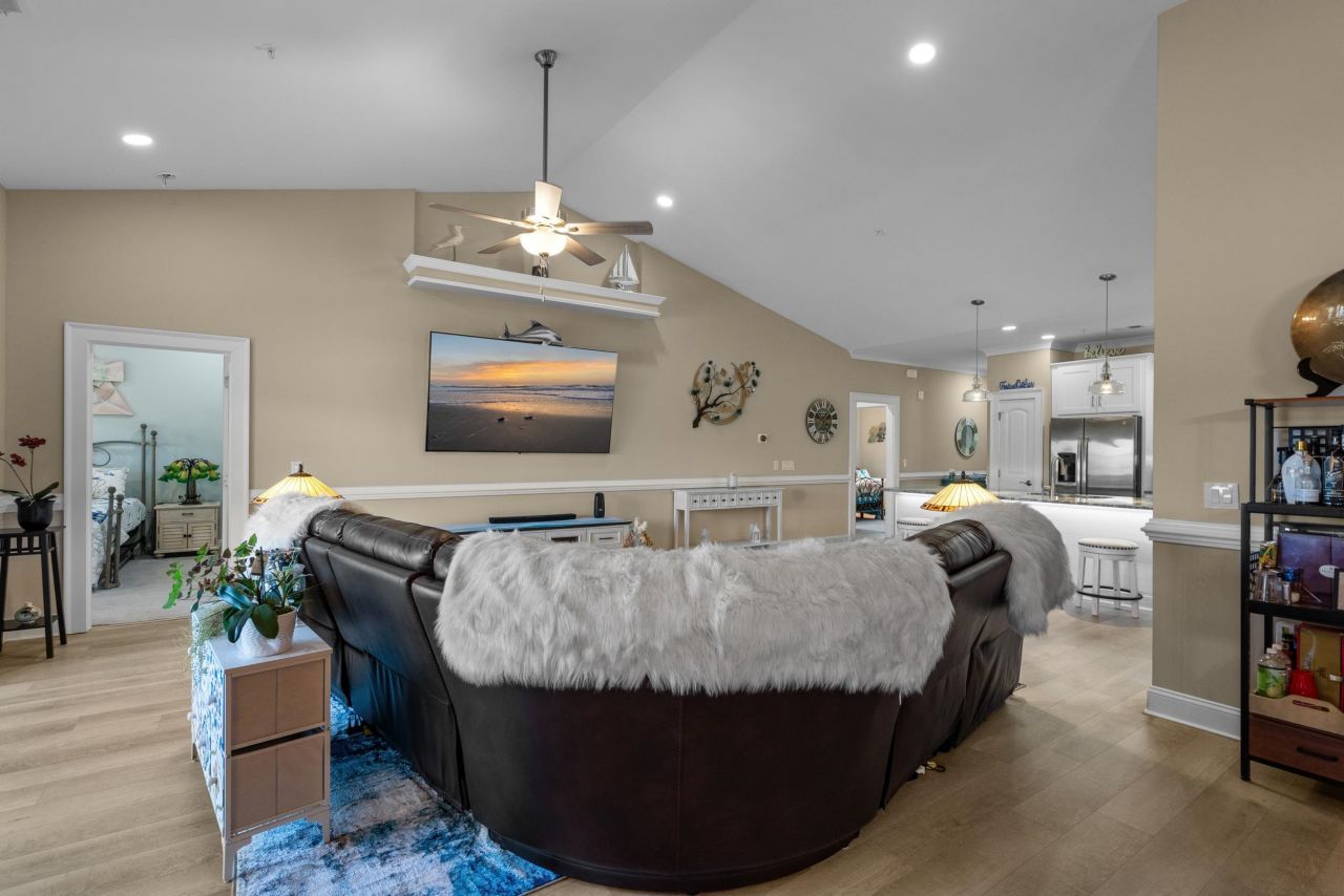 1012 Ray Costin Way Photo 6