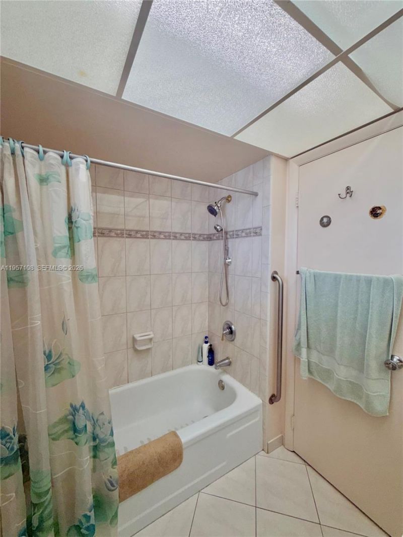 2901 NW 46th Ave , Unit 304, Lauderdale Lakes, FL 33313 Photo