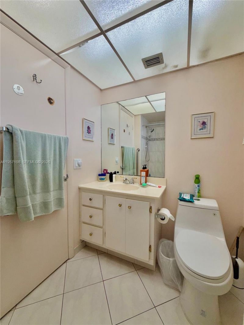 2901 NW 46th Ave , Unit 304, Lauderdale Lakes, FL 33313 Photo