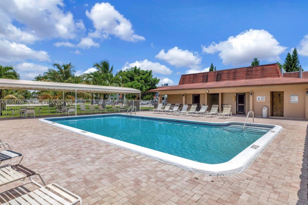 2901 NW 46th Ave , Unit 304, Lauderdale Lakes, FL 33313 Photo