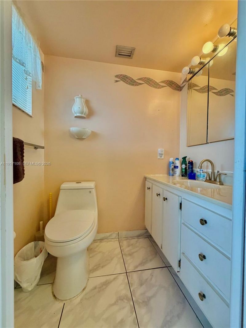 2901 NW 46th Ave , Unit 304, Lauderdale Lakes, FL 33313 Photo