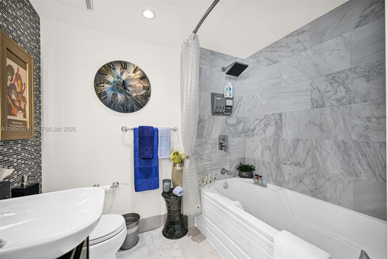 690 SW 1st Ct , Unit 1502, Miami, FL 33130 Photo