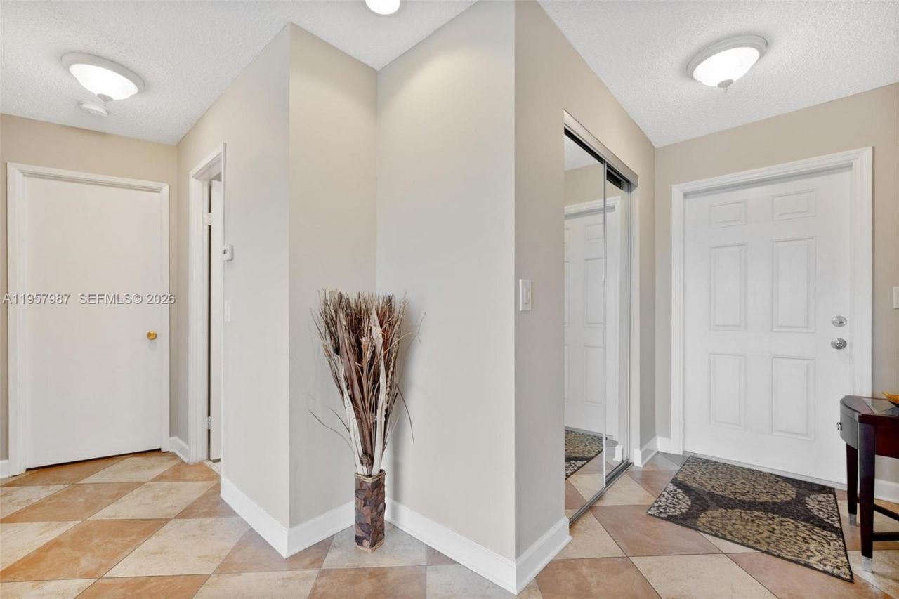 1000 NE 14th Ave , Unit 602, Hallandale Beach, FL 33009 Photo