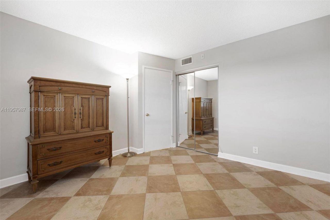 1000 NE 14th Ave , Unit 602, Hallandale Beach, FL 33009 Photo