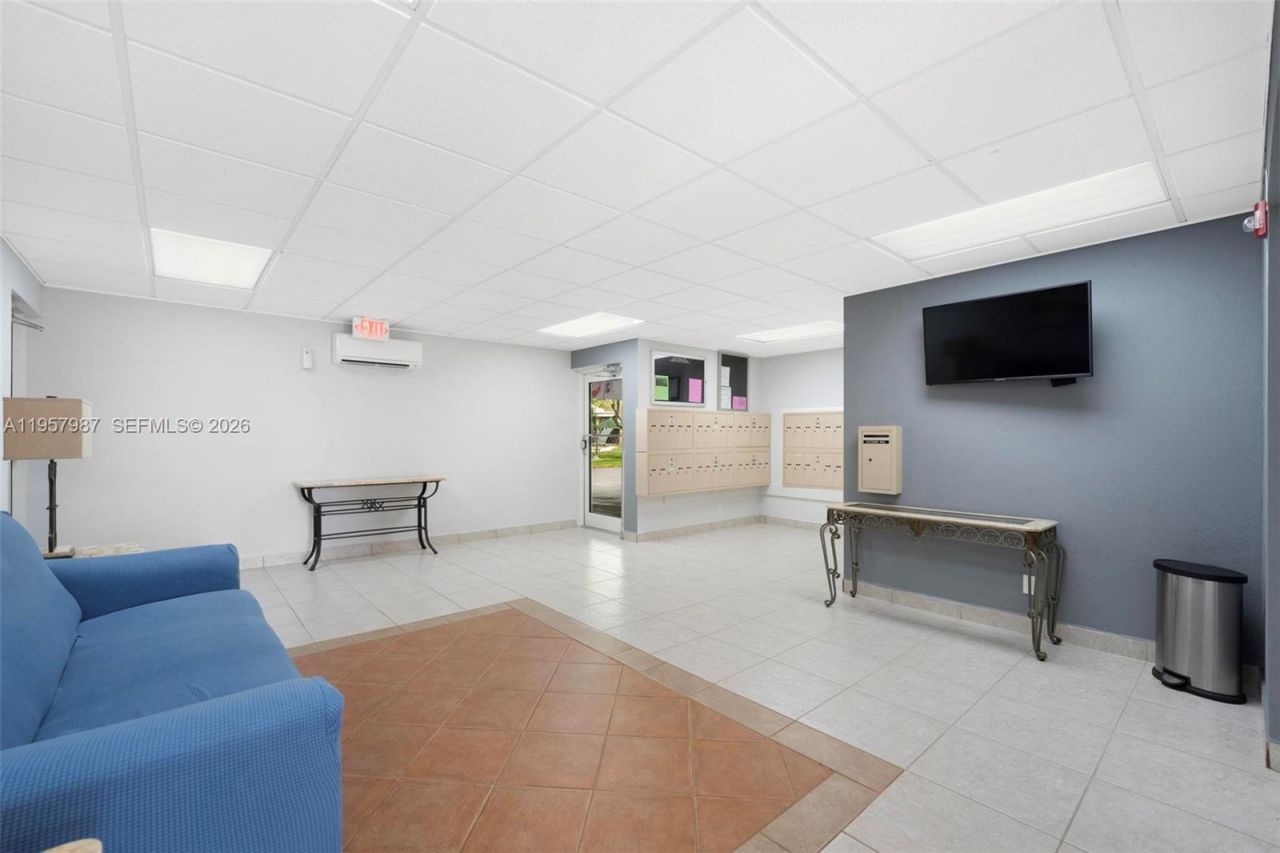 1000 NE 14th Ave , Unit 602, Hallandale Beach, FL 33009 Photo